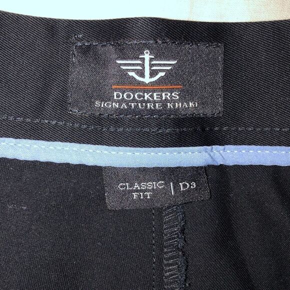 Dockers 38 x 29 Classic Fit Signature Wrinkle Free Khaki Pants in Navy - Picture 10 of 15